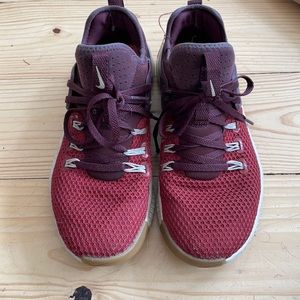 Men’s size 6 women’s size 7.5